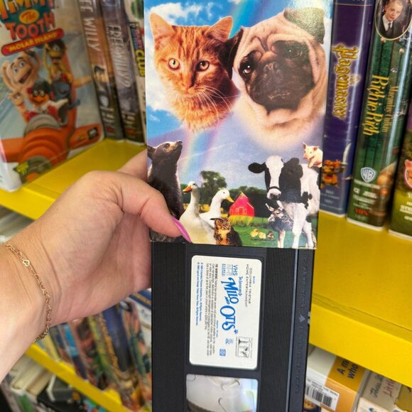 MILO AND OTIS SOFT COVER CASE - Picture 3 of 3